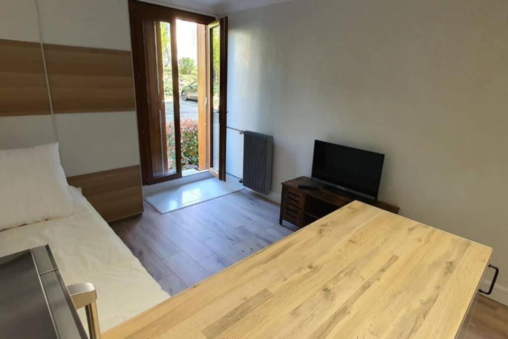 Rambouillet, Studio, Proche Gare Et Chateau Luaran gambar
